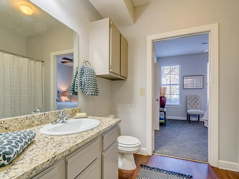 South Bluffs Apartments — Photo 27