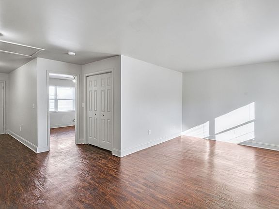 4th image of 969 Forest Ave #B6