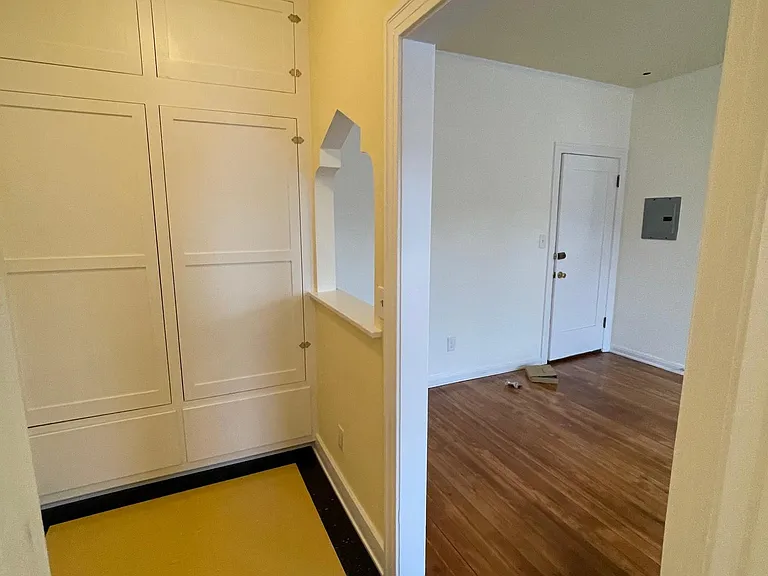 1129 N Hoover St #203 — Photo 8