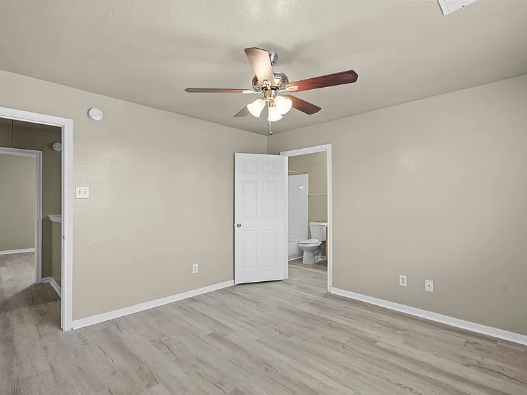 105 Green Isle Ave #120 — Photo 9