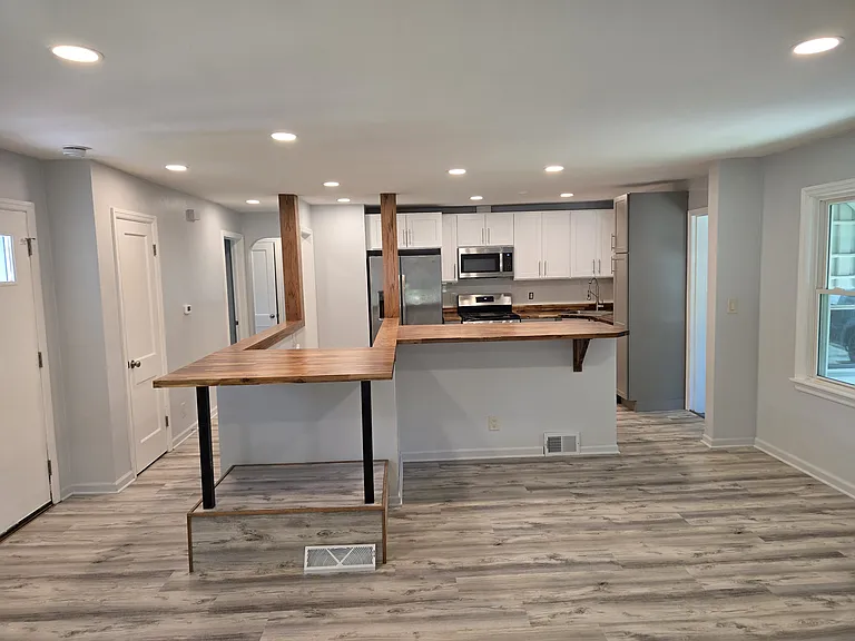 2812 Pelham Rd — Photo 2