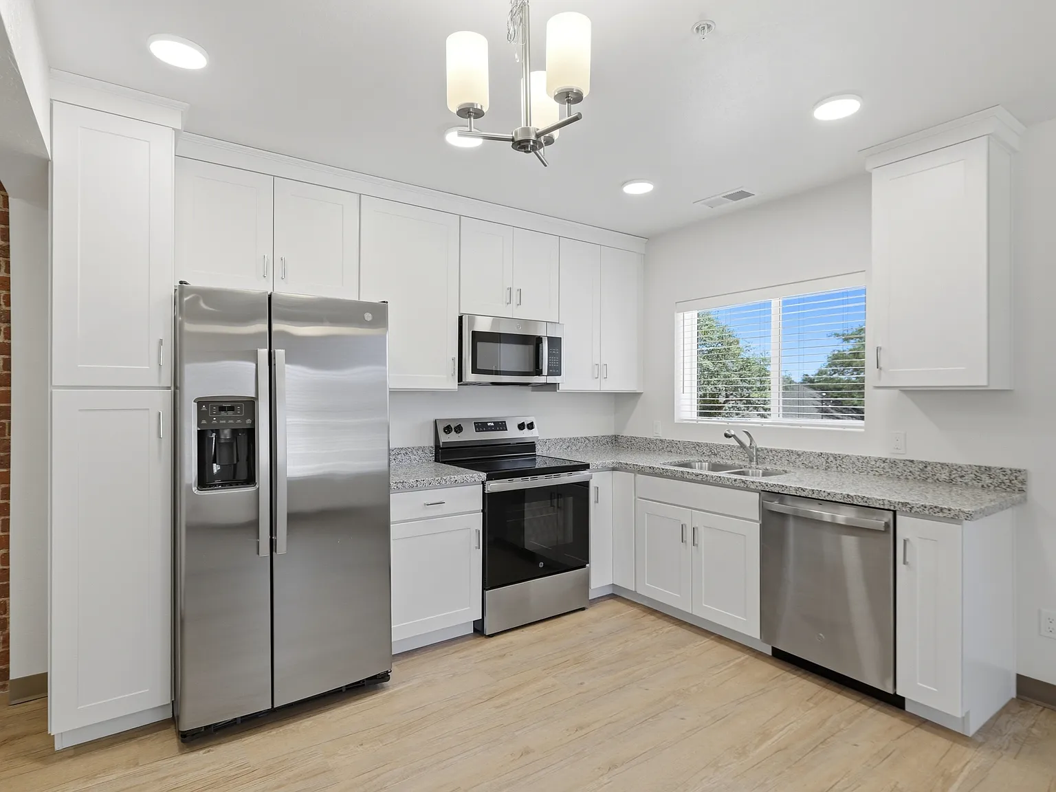 533 West Gurley Street - 4 — Photo 4