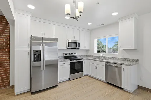 533 W Gurley St Photo 1