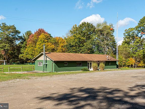 3rd image of 40 Fawn Dr