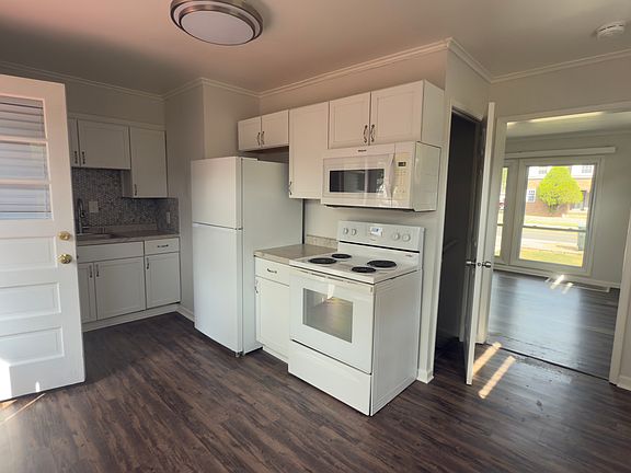 4th image of 2167 Woodward Ave