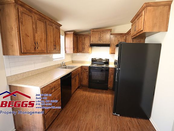 3rd image of 1301 Park Ln