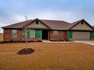 450 Capri St, Centerton, AR 72719