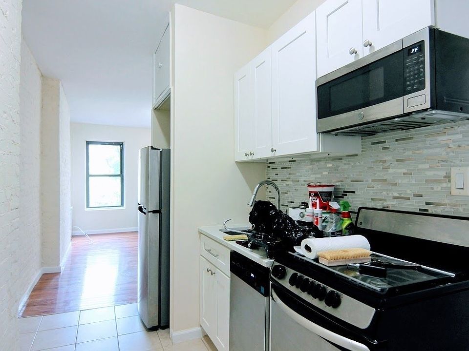 1st image of 425 W 45th St APT 5RW