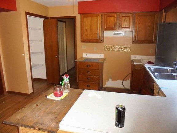 5th image of 560 Indian Creek Dr