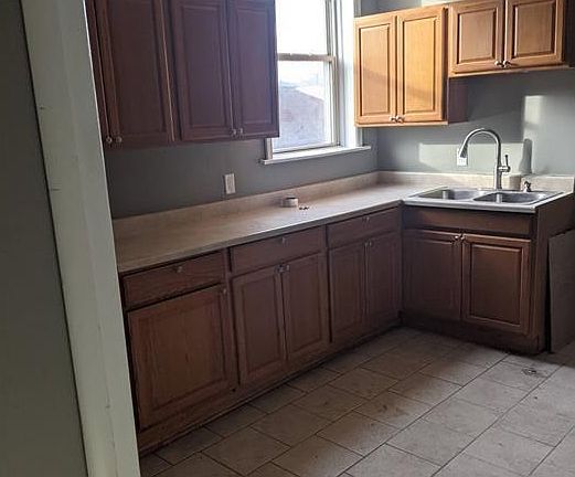 2nd image of 2-11347 S King Dr W #2
