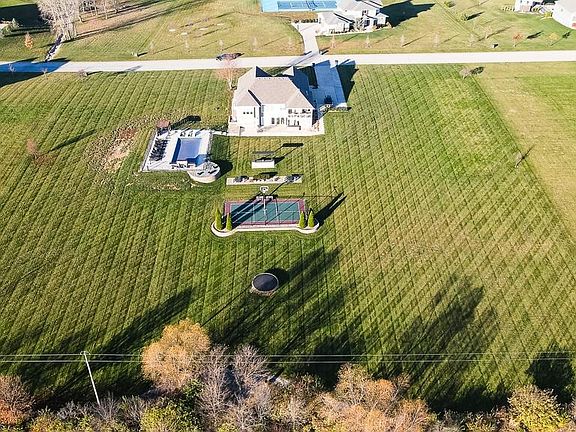 3rd image of 11001 Firefly Ln