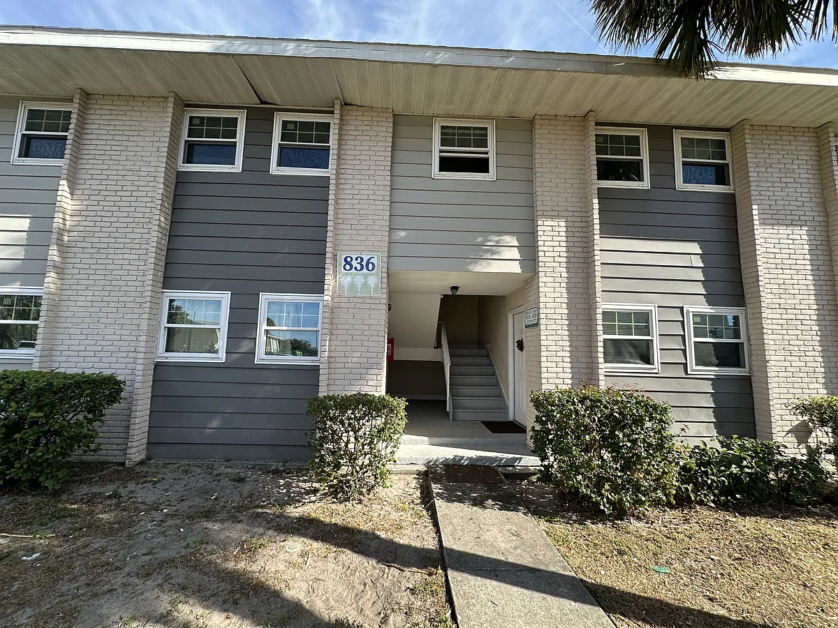 Building Photo - 836 Sky Lake Cir
