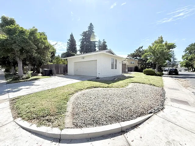 3 bed, 1625 sqft, $2,300 — Photo 3