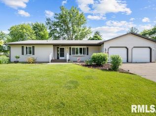 537 Lake Dr, Woodhull, IL 61490