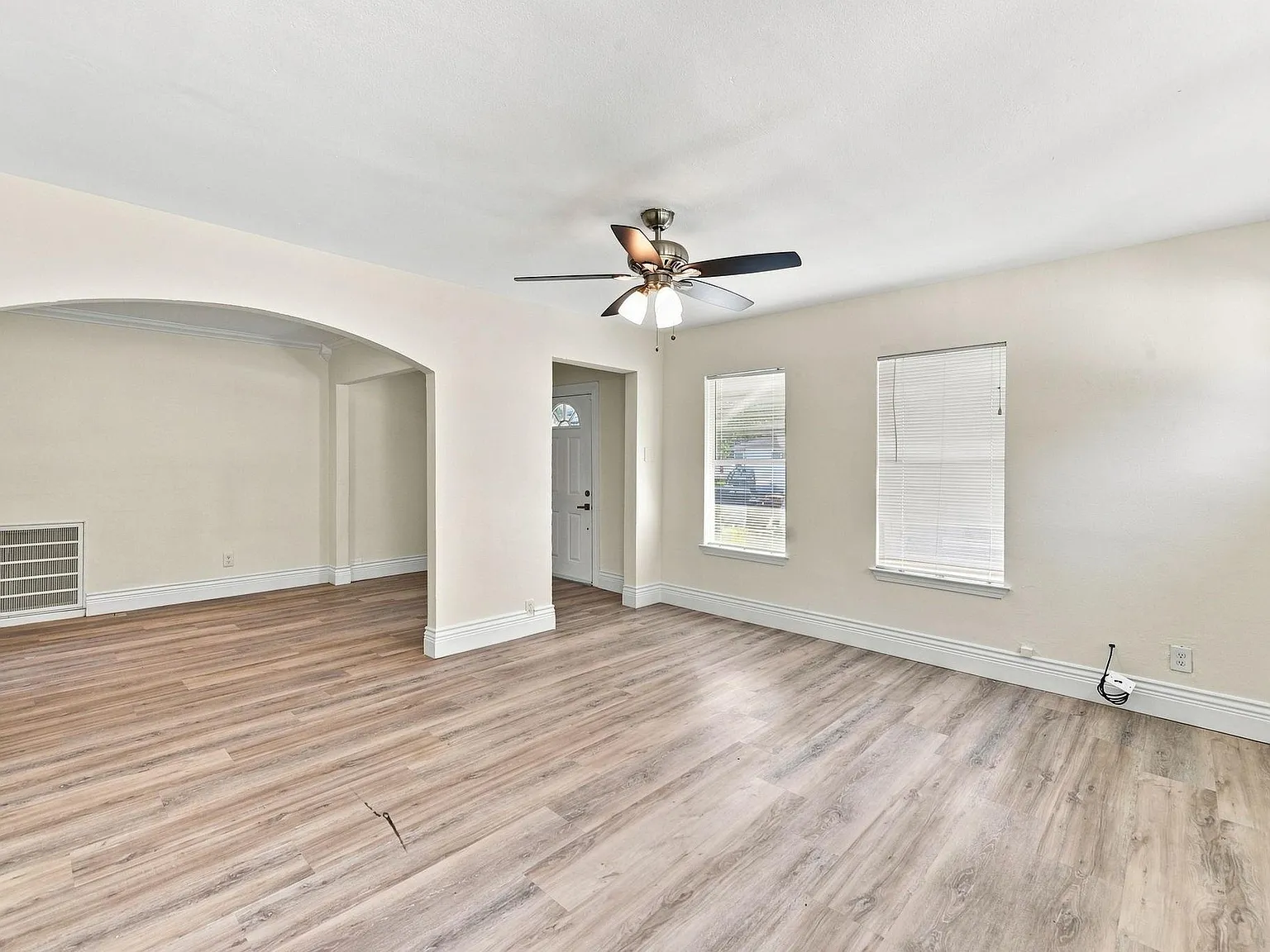 3 bed, 2.0 bath, 1503 sqft, $1,900 — Photo 3