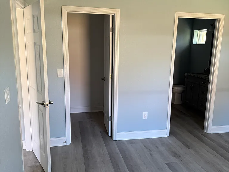 4423 NE 8th Pl — Photo 20