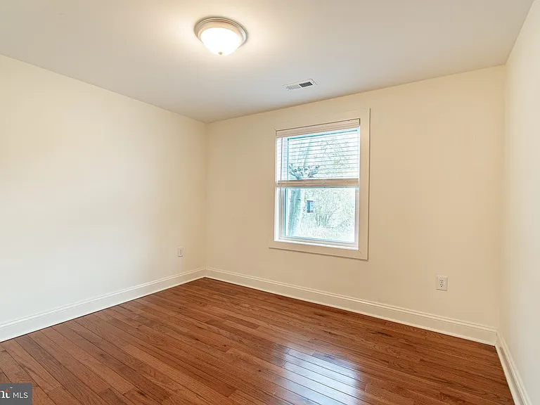 101 Brooks Ln — Photo 18