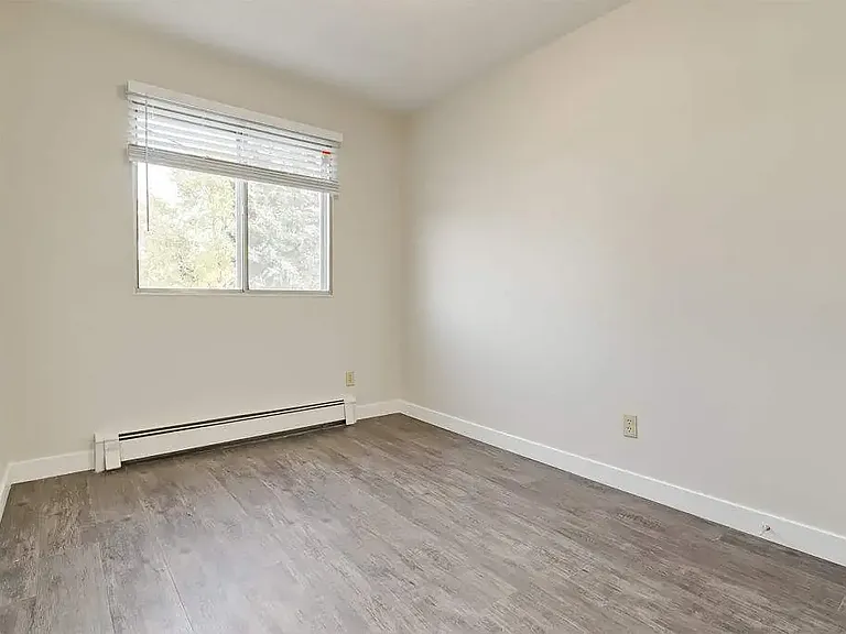 5905 47a Ave #15 — Photo 10