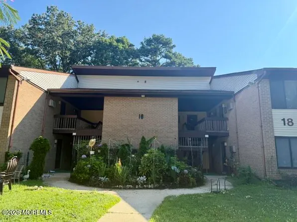 18 Pine Cluster Cir Unit D, Manalapan, NJ 07726