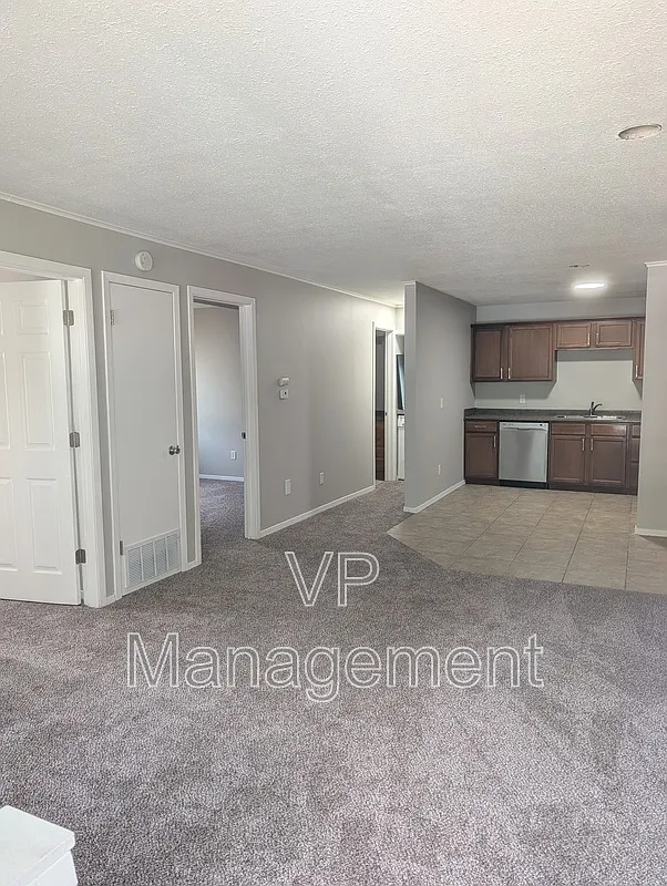 2 bed, 1.0 bath, 720 sqft, $895 — Photo 1