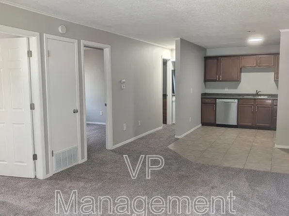 2218 Emerald Dr APT 3, Davenport, IA 52804