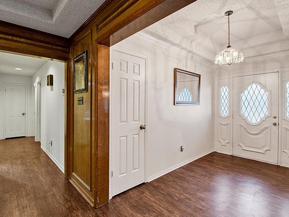 4th image of 2304 Deanna Ave