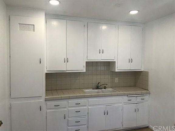 4th image of 737 E Deloras Dr