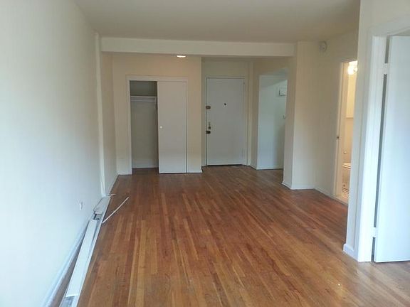 4th image of 4323 Ithaca St APT 6A