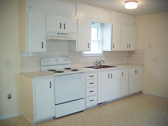 Kitchen w/ Stove & Refrigerator