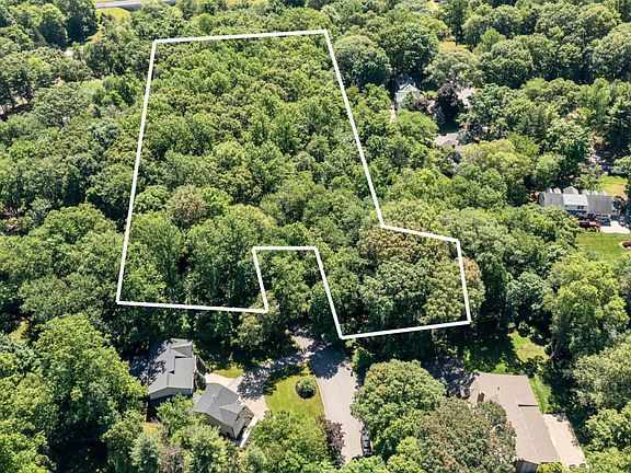 5th image of 10 Deerfield Dr
