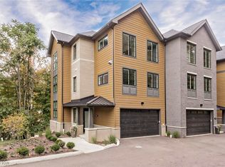 180 Cleveland St, Chagrin Falls, OH 44022