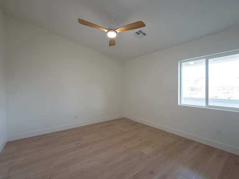 541 W Mesquite Blvd — Photo 18