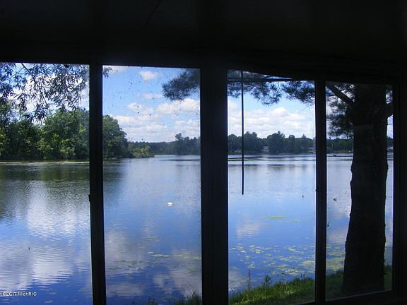 4th image of 17810 W River Dr