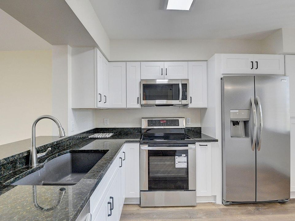 1st image of 6866 Huntington Ln APT 303