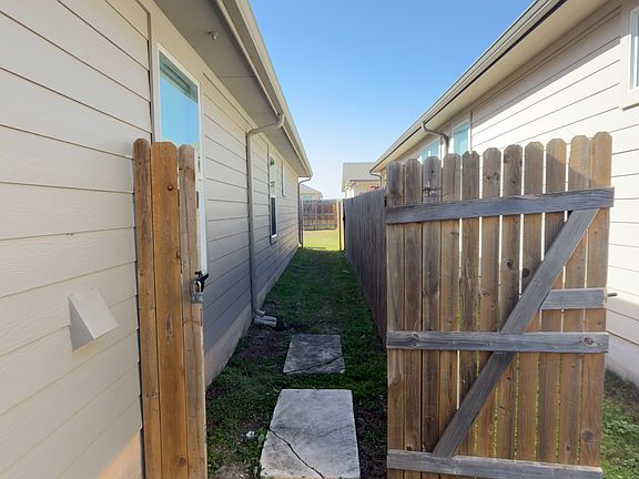 3rd image of 117 Harlan Dr