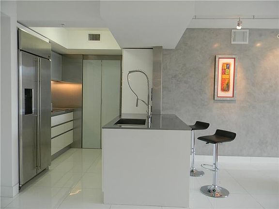 5th image of 2000 N Bayshore Dr #X-