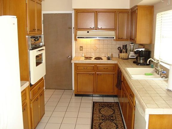 3rd image of 2612 Wisteria Pl