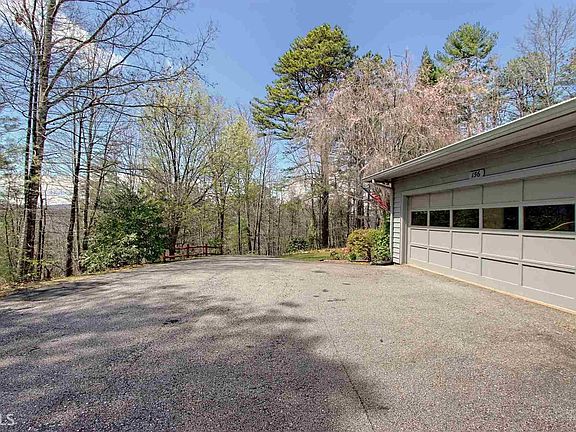 5th image of 156 Lauren Ln