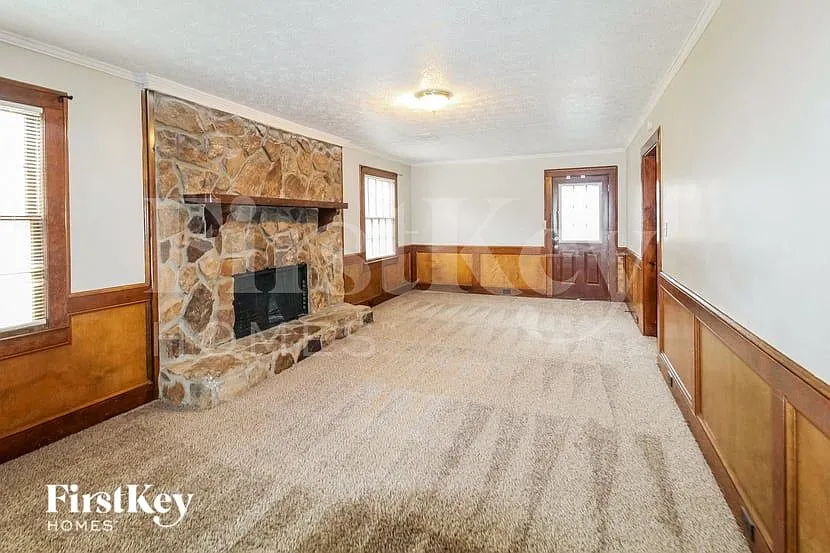 4 bed, 2.5 bath, 1927 sqft, $2,475 — Photo 2