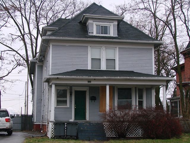 1st image of 1028 N Superior St