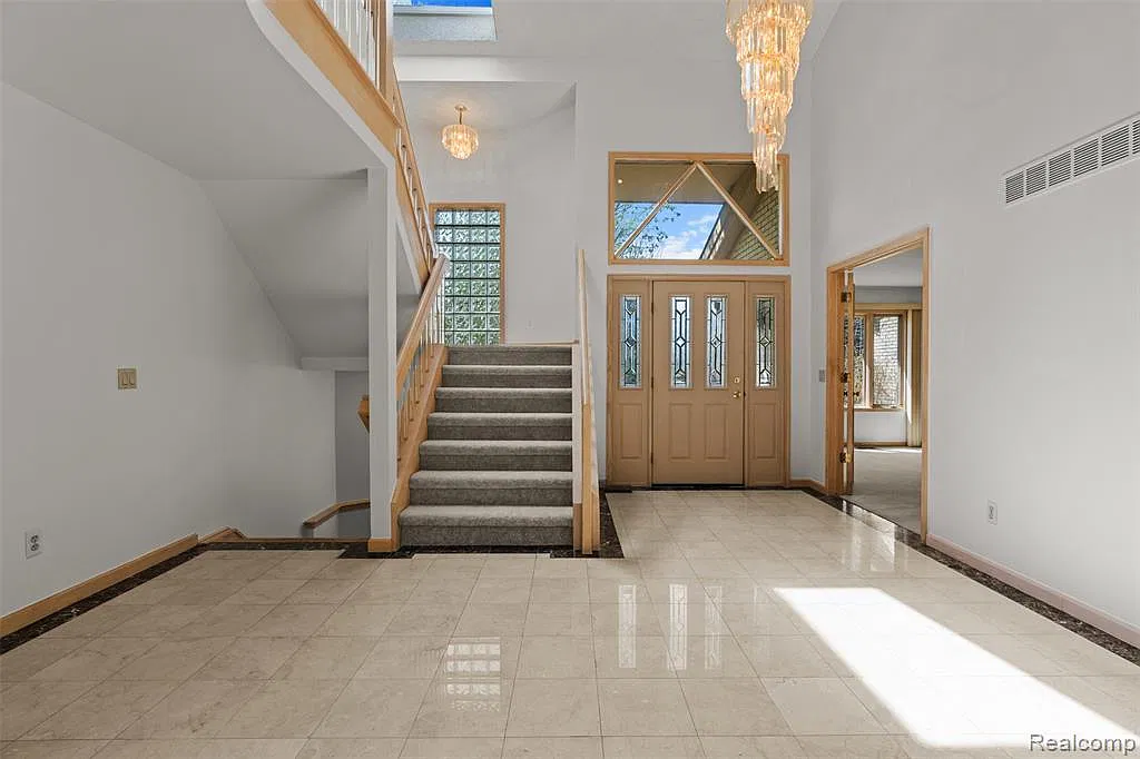 4 bed, 3.5 bath, 4577 sqft, $4,250 — Photo 4
