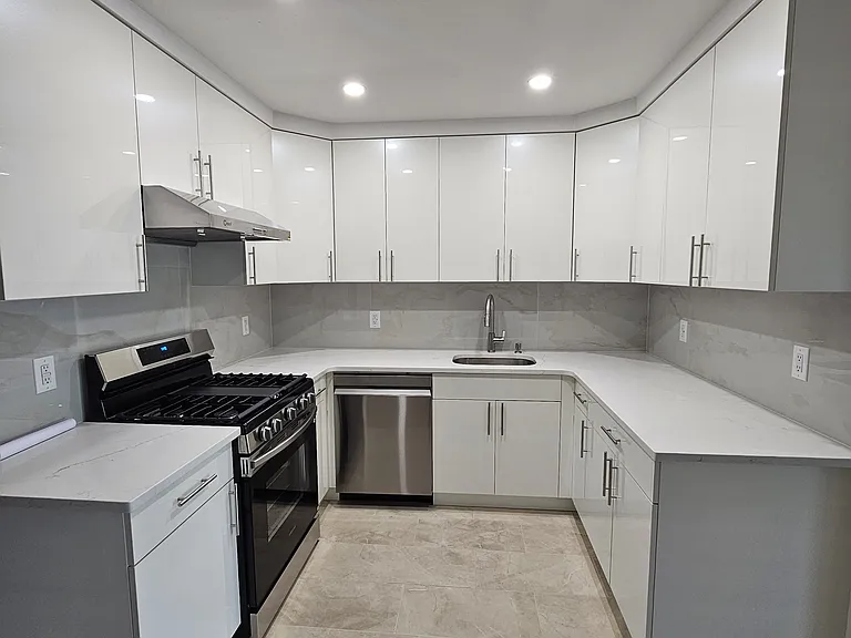 1813 Shore Pkwy N — Photo 1