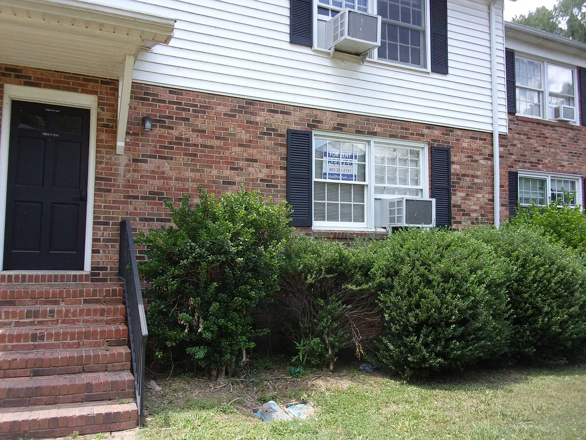 Building Photo - 1045 W Meadow Dr