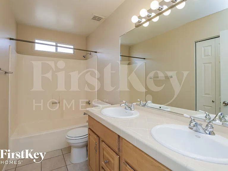 813 E Todd Dr — Photo 11