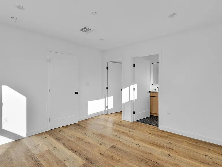 Best Priced Luxury 4 & 5 Bed Townhomes in Mid-City! — Photo 18