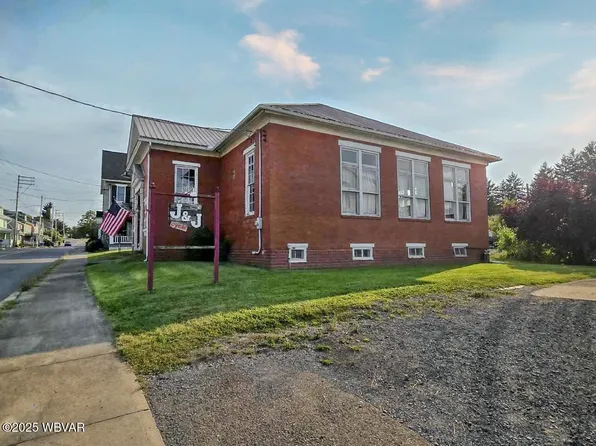 39 S 3rd St, West Milton, PA 17886