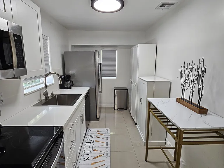 6966 Byron Ave #101 — Photo 25