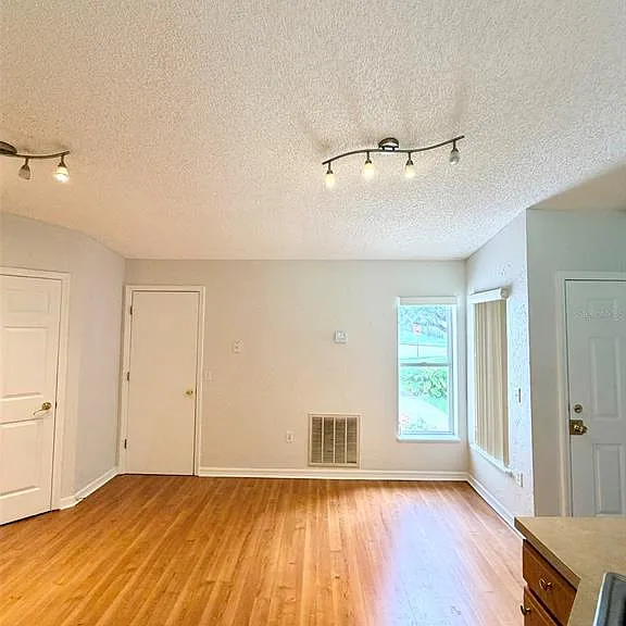 602 Sun Bluff Ln — Photo 6