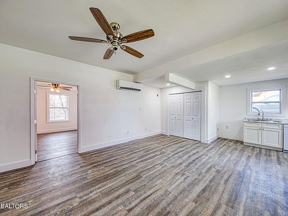 5th image of 801 W 2nd Ave