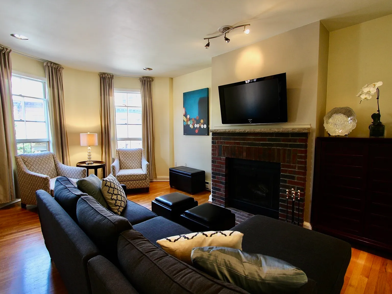 2 bed, 1.0 bath, 630 sqft, $3,275 — Photo 3